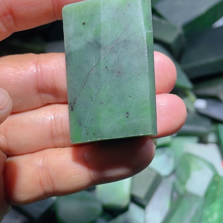 和田玉（碧玉）未镶嵌珠宝奇石