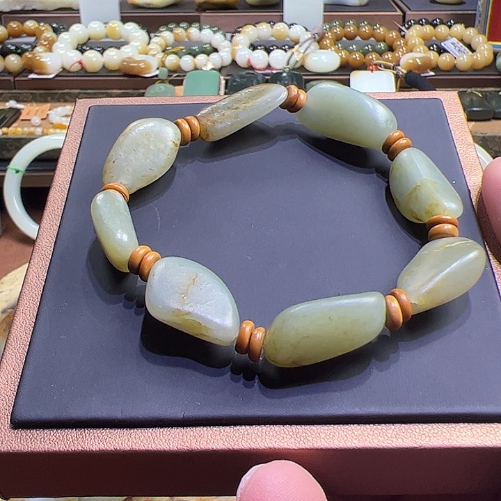 和田玉未镶嵌车挂