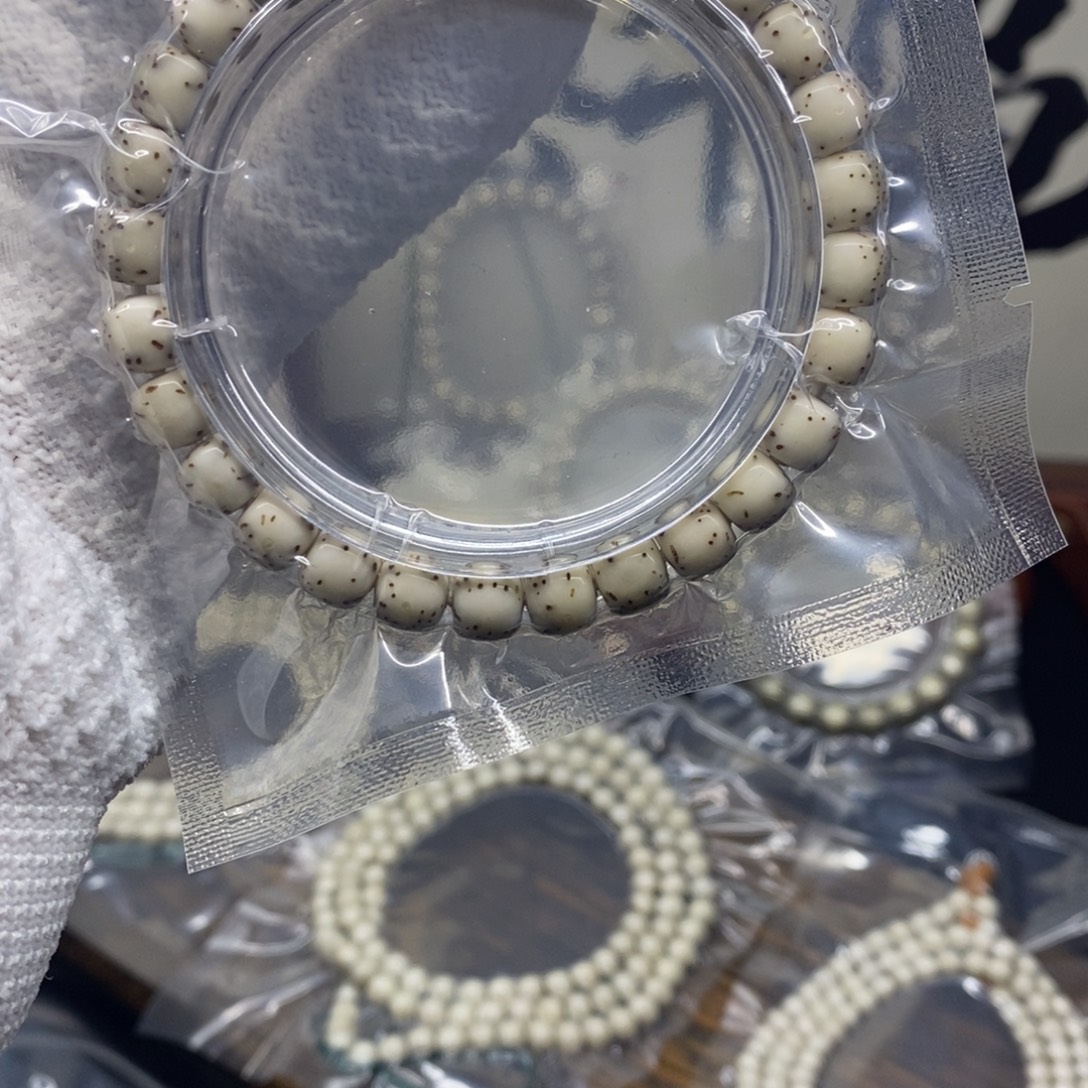 吊坠星月菩提8.7。     小冰糖