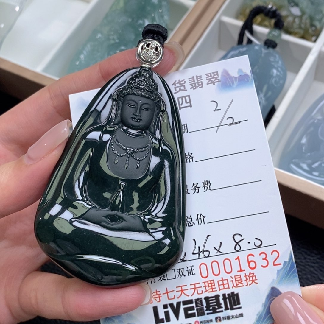 翡翠颈饰未镶嵌翡翠