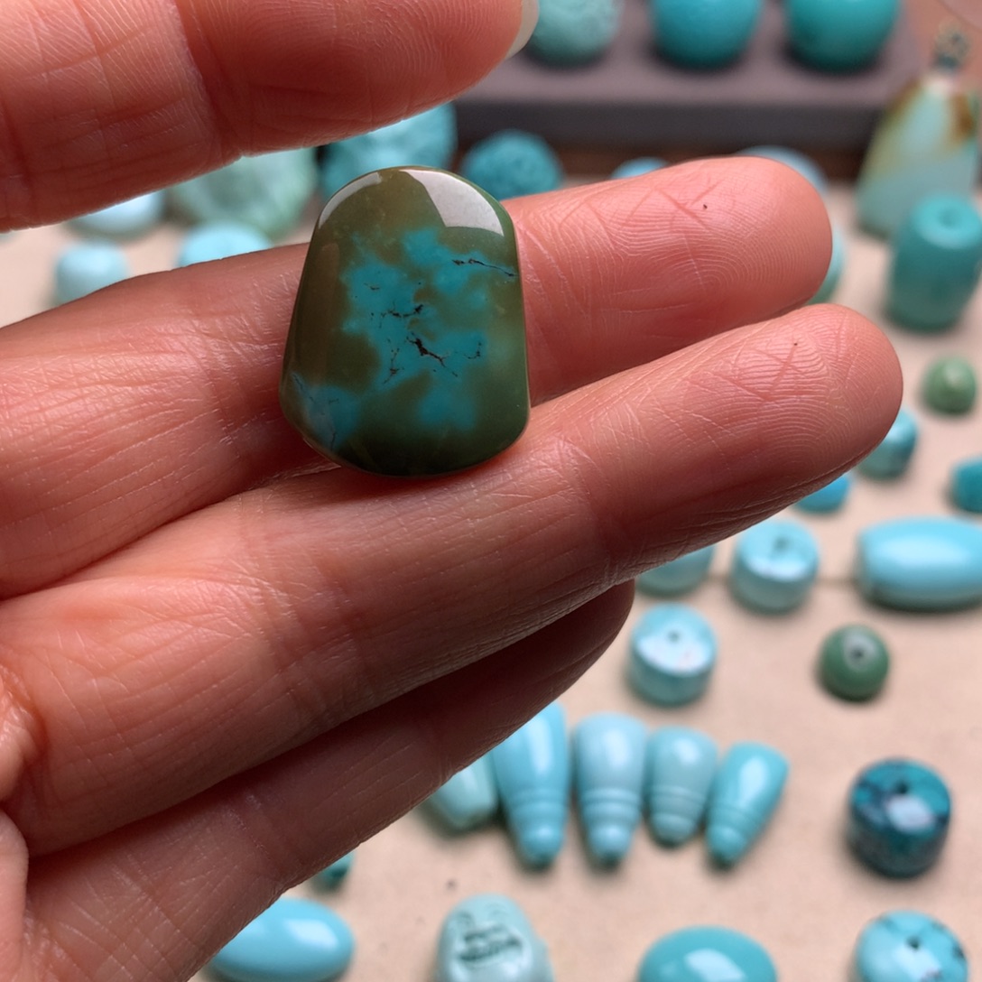 绿松石未镶嵌颈饰