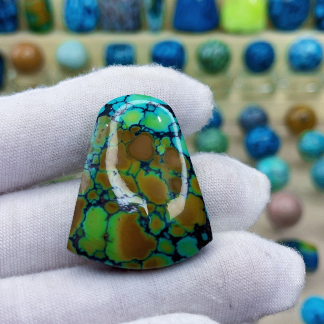 未镶嵌绿松石颈饰