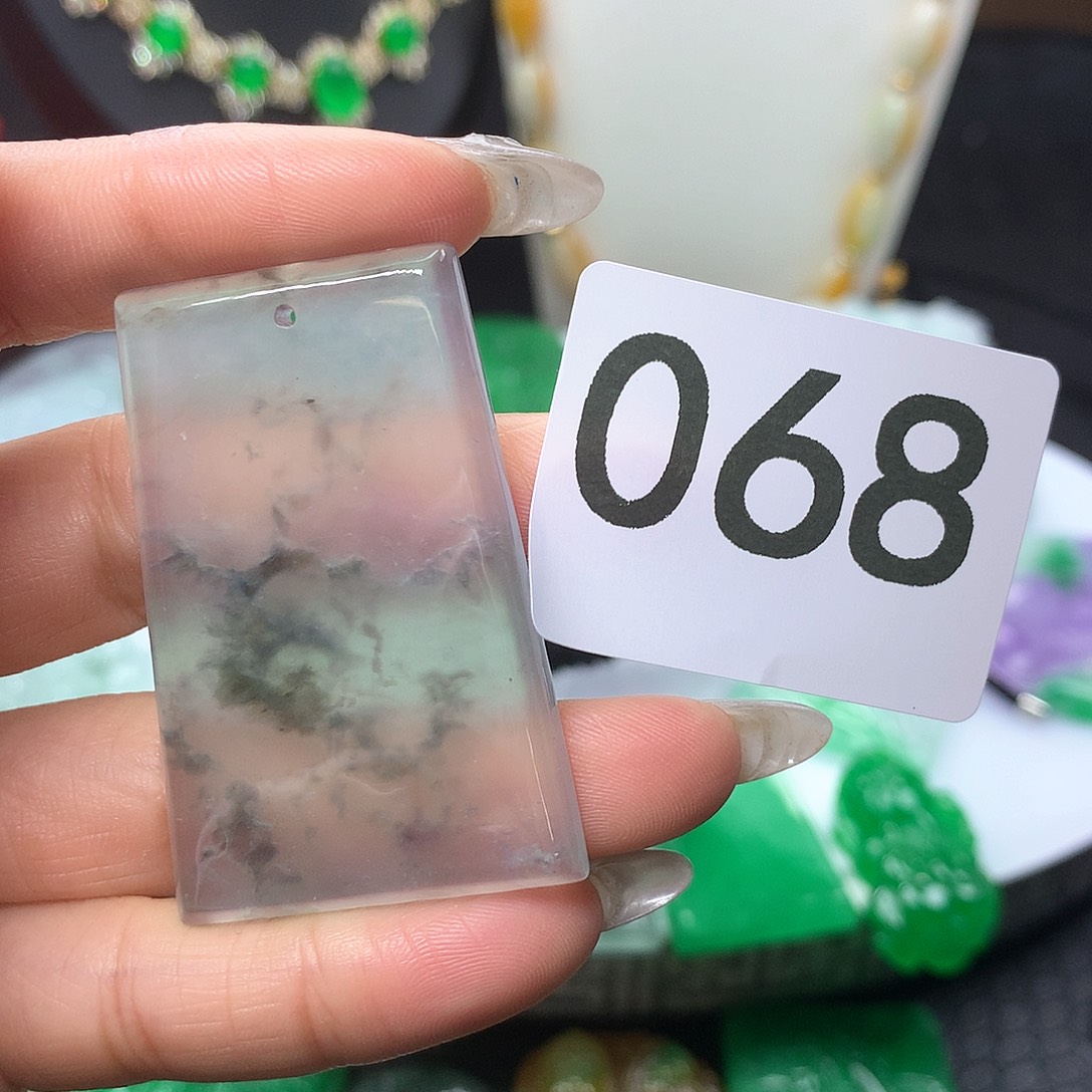 翡翠吊坠(赠链)未镶嵌