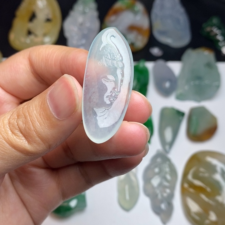 翡翠未镶嵌颈饰缅甸翡翠自在观音像