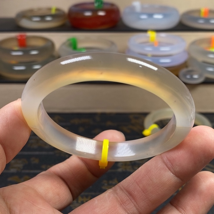 玛瑙/玉髓手镯未镶嵌