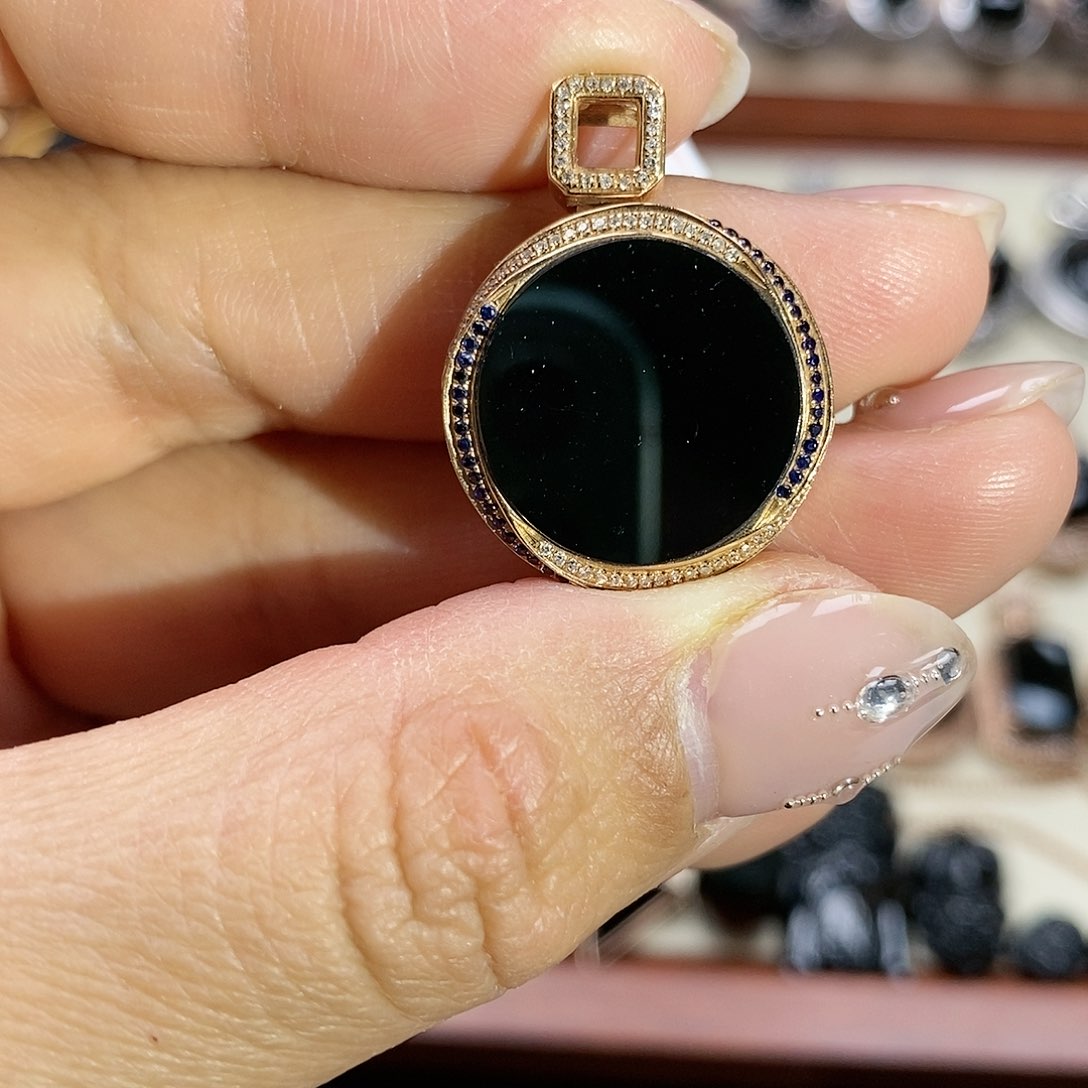 翡翠颈饰18K金镶嵌墨翠吊坠