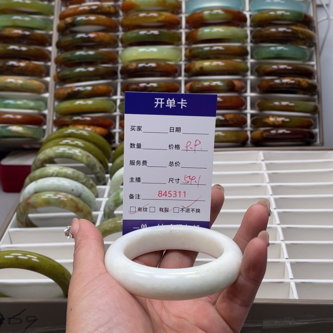 蛇纹石玉手镯未镶嵌琪*格