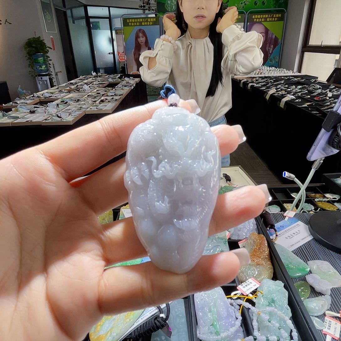 颈饰未镶嵌翡翠一个