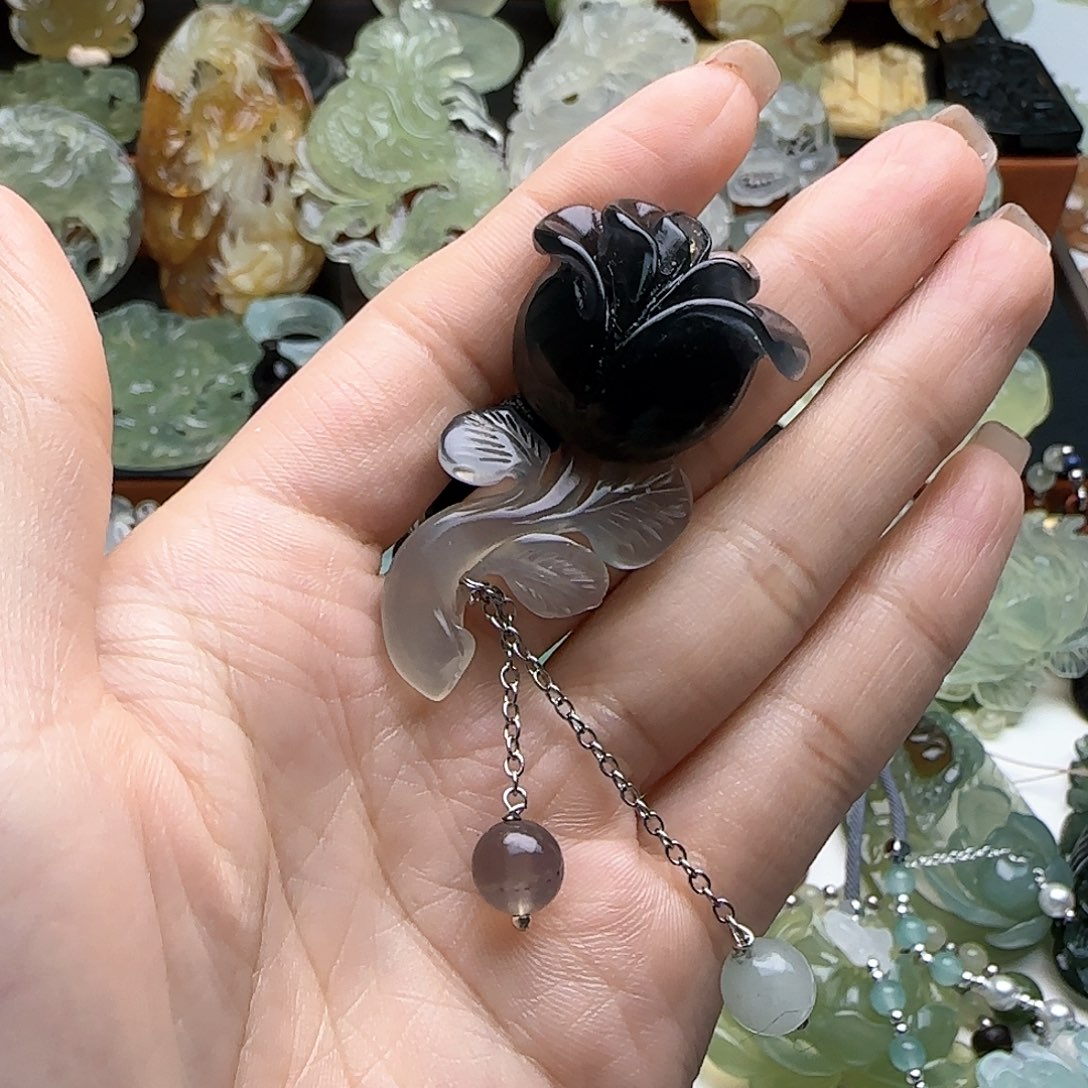 蛇纹石玉颈饰未镶嵌刘*玲