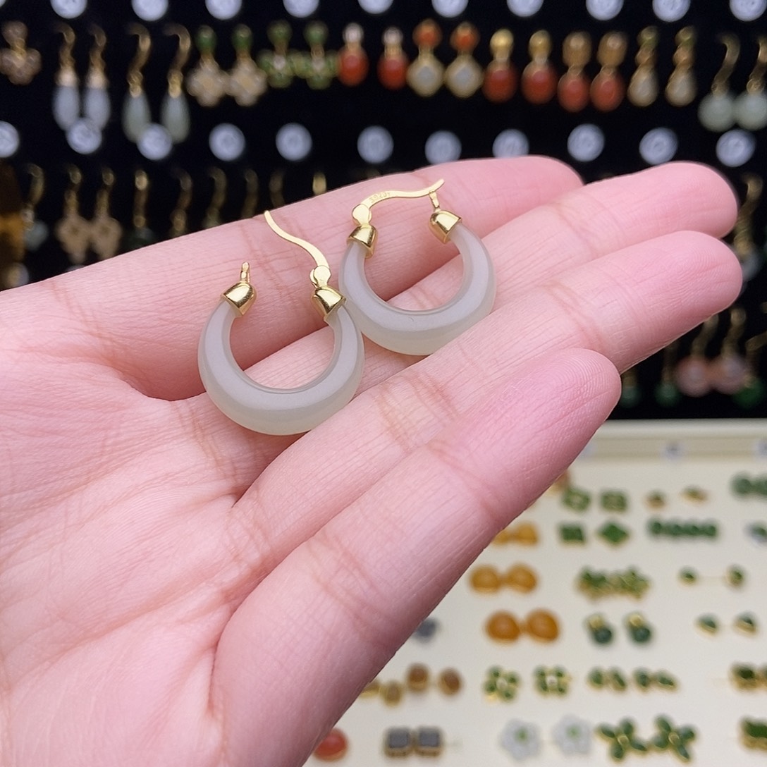 垚***屹和田玉银S925镶嵌耳饰