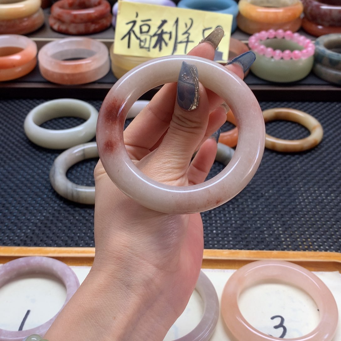 石英质玉手镯未镶嵌