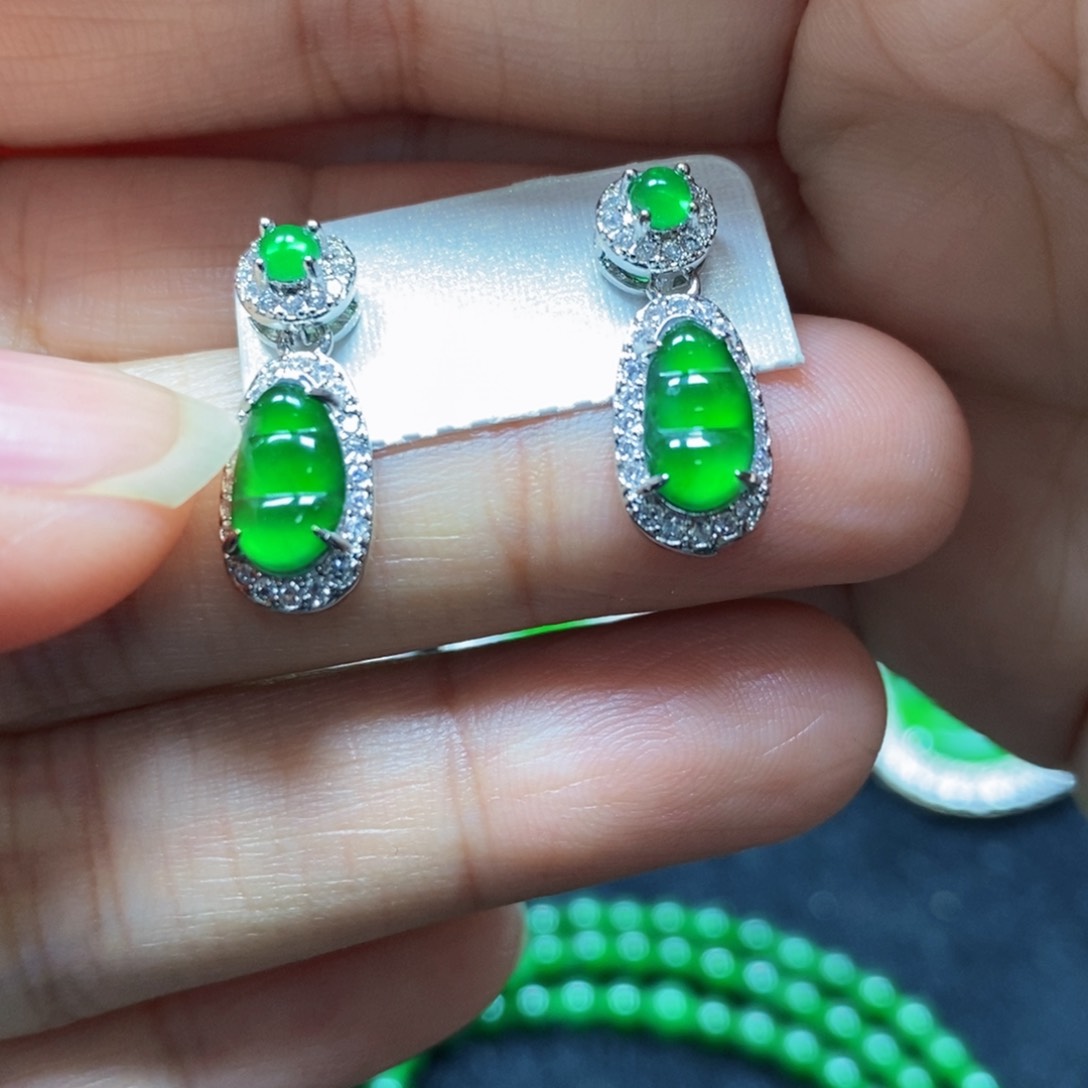 翡翠耳饰未镶嵌天然翡翠