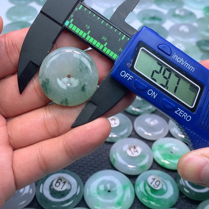 翡翠颈饰未镶嵌缅甸天然A货翡翠