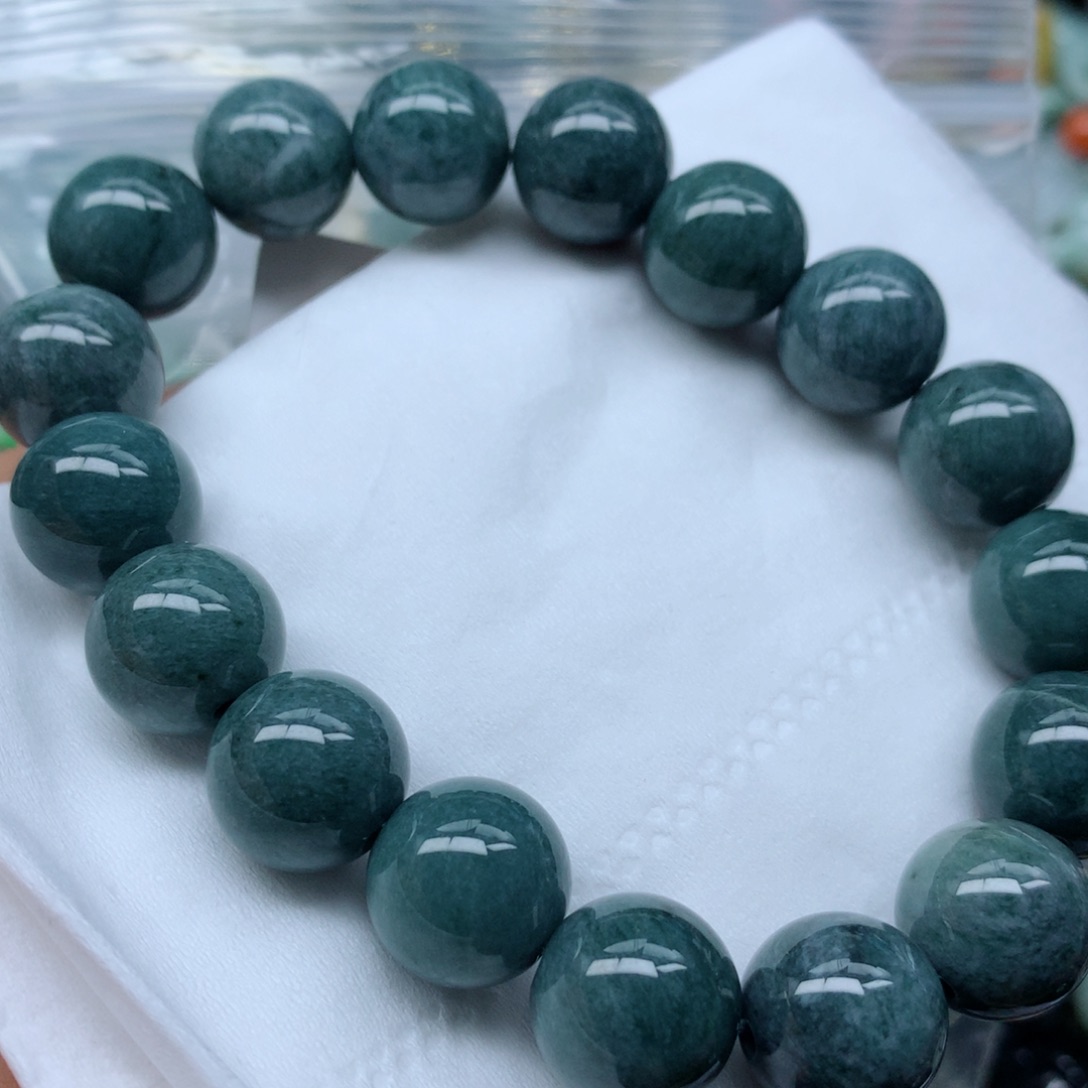 翡翠颈饰未镶嵌手串