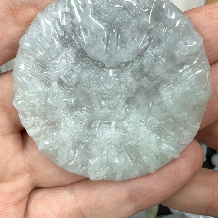 翡翠挂件未镶嵌翡翠