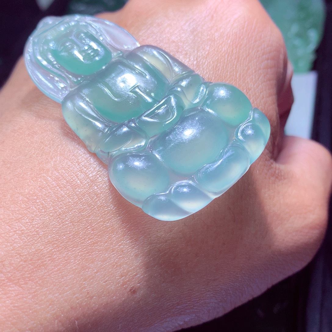 喜***哥定制翡翠未镶嵌天然翡翠A货毛货挂件