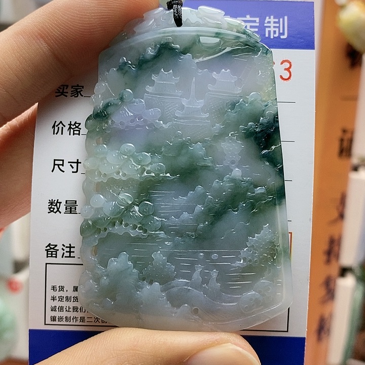 翡翠颈饰未镶嵌心****源每天