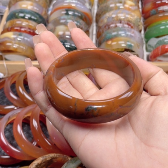 玛瑙/玉髓手镯未镶嵌63