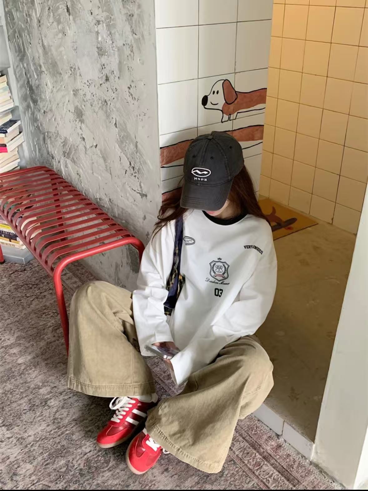 583秋季新款美式复古减龄气质百搭印花撞色设计感休闲长袖上衣