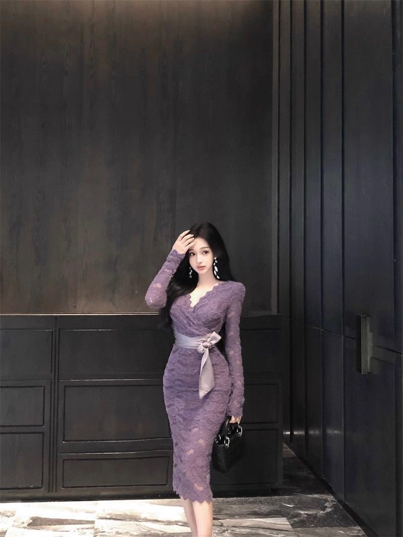 紫色v领蕾丝连衣裙女秋季长袖修身绑带中长款轻熟风收腰包臀裙子