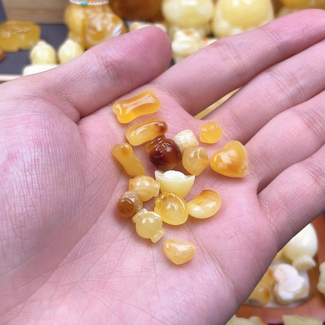 琥珀裸石未镶嵌悠**辰蜜蜡