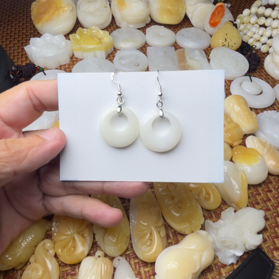 非金属贝壳玉化全品耳环