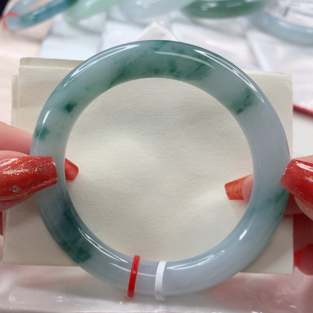 翡翠手镯未镶嵌56圈口 圆条