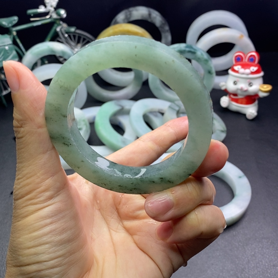 定制翡翠未镶嵌手镯