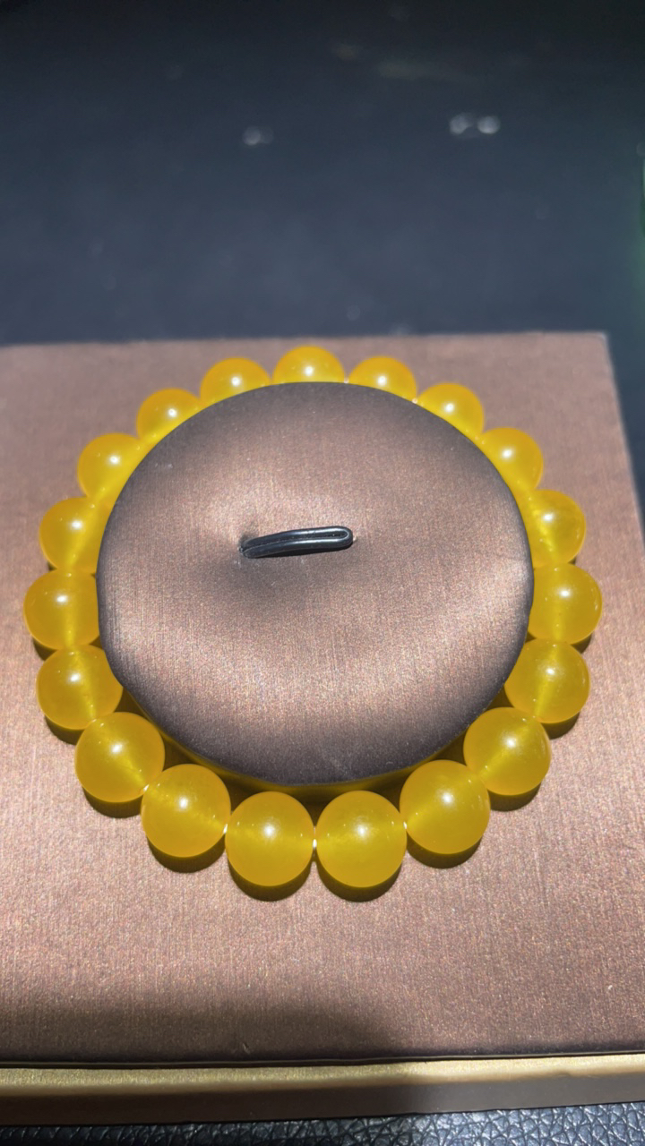 40  卡10鸡冠黄手链