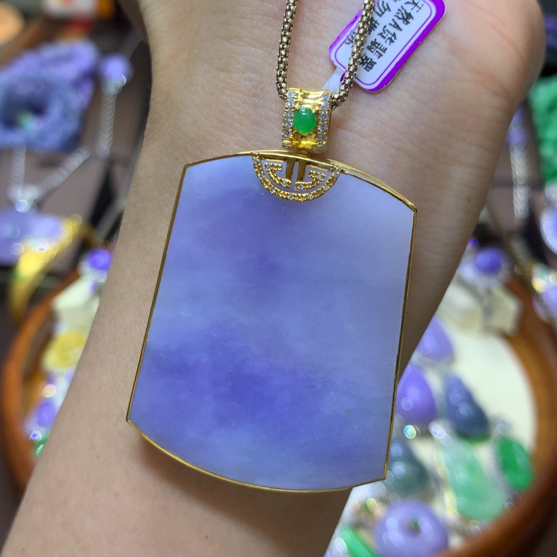 【闪购商品】翡翠颈饰18K金镶嵌会****姐翡翠