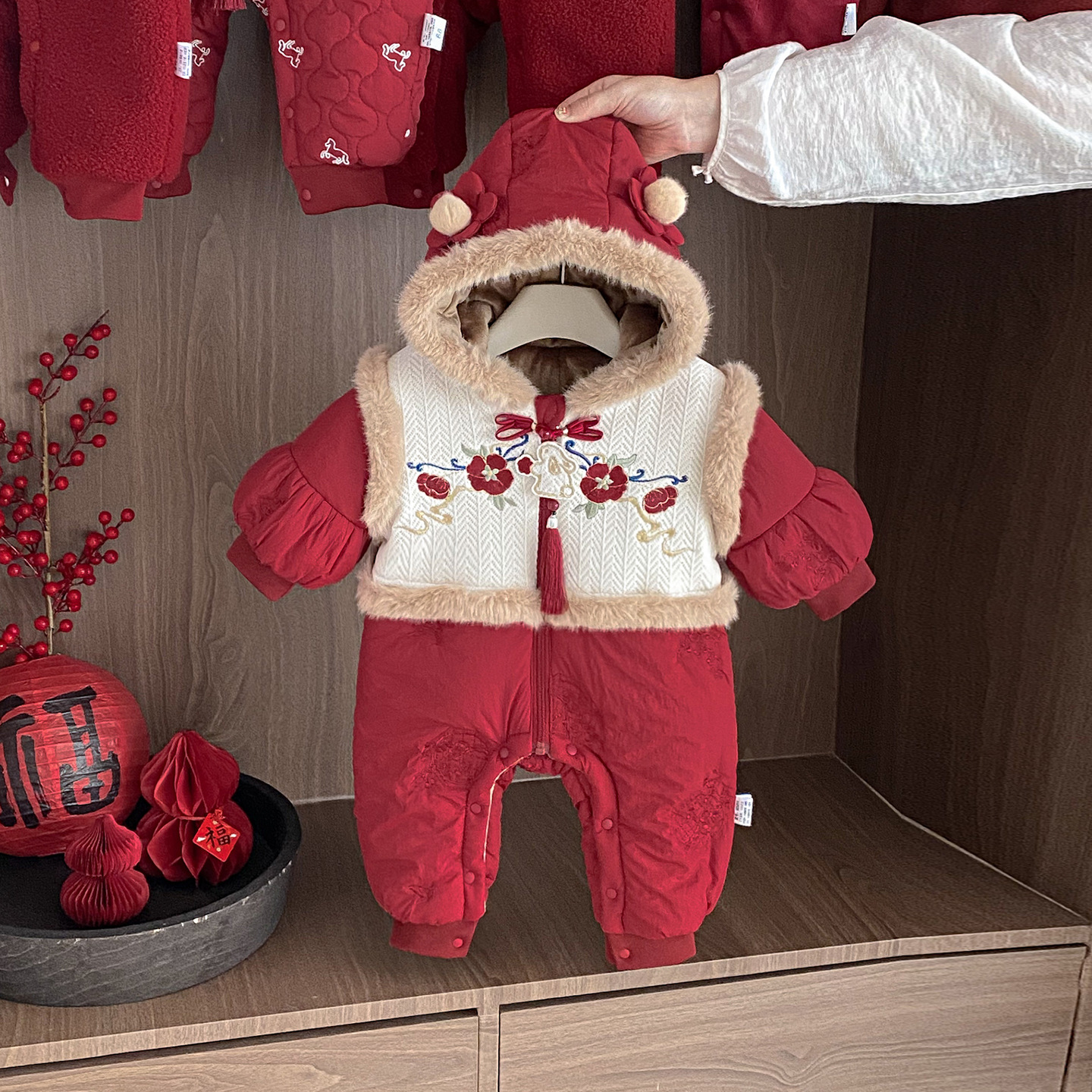 婴儿拜年服冬装新中式新年装连体衣外出服加厚棉服女宝宝喜宴衣服