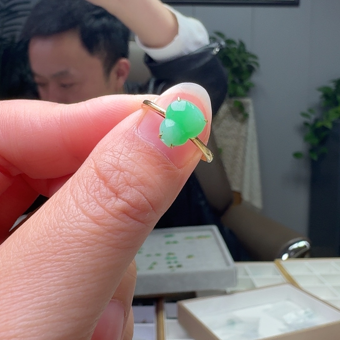 翡翠18K金镶嵌戒指天然