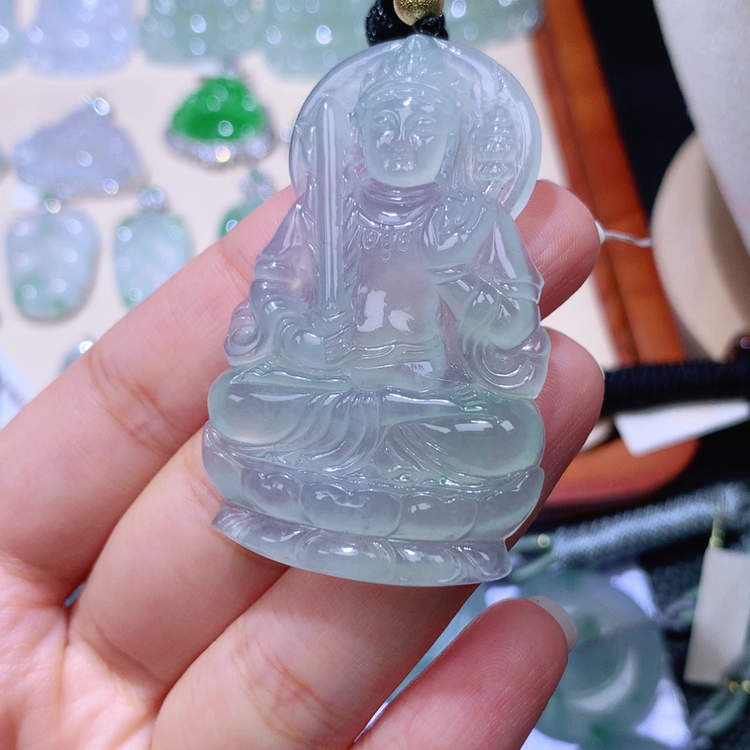 颈饰未镶嵌翡翠虚空藏