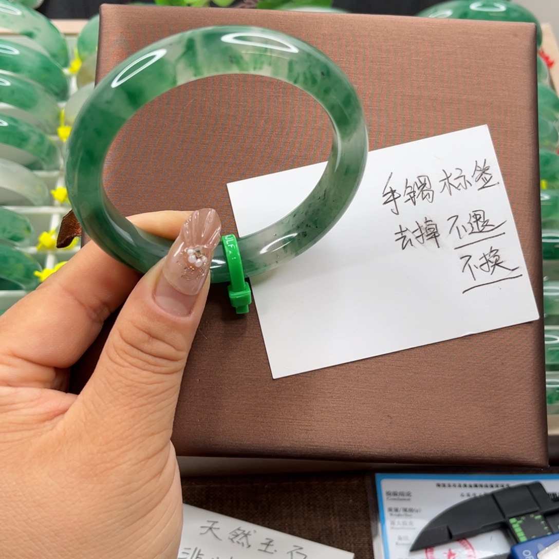 石英质玉未镶嵌手镯非洲翠