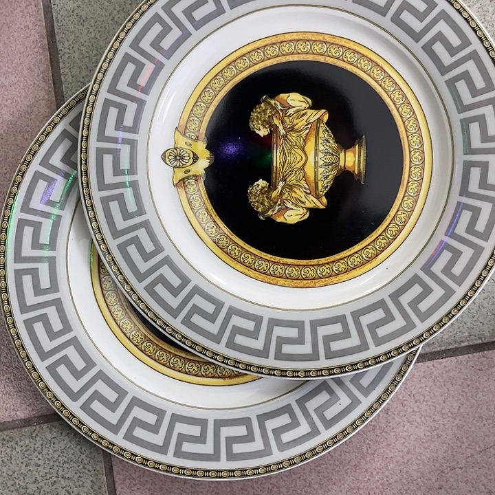 羊***咩新骨瓷默认微瑕，7.5英寸抱狮灰色平盘