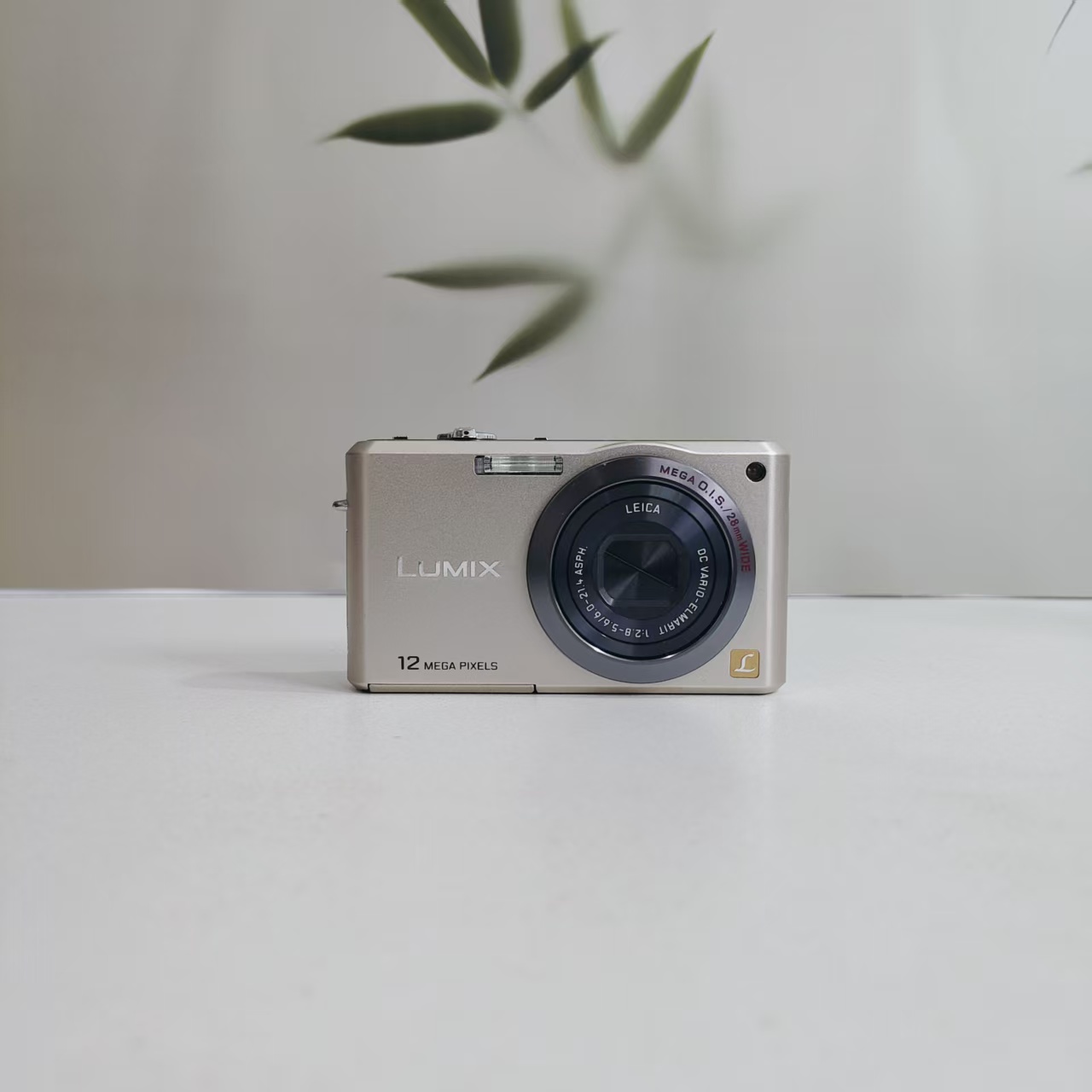 95新 Panasonic/松下 fx100香槟色ccd相机1200W像素3.6倍变焦日版