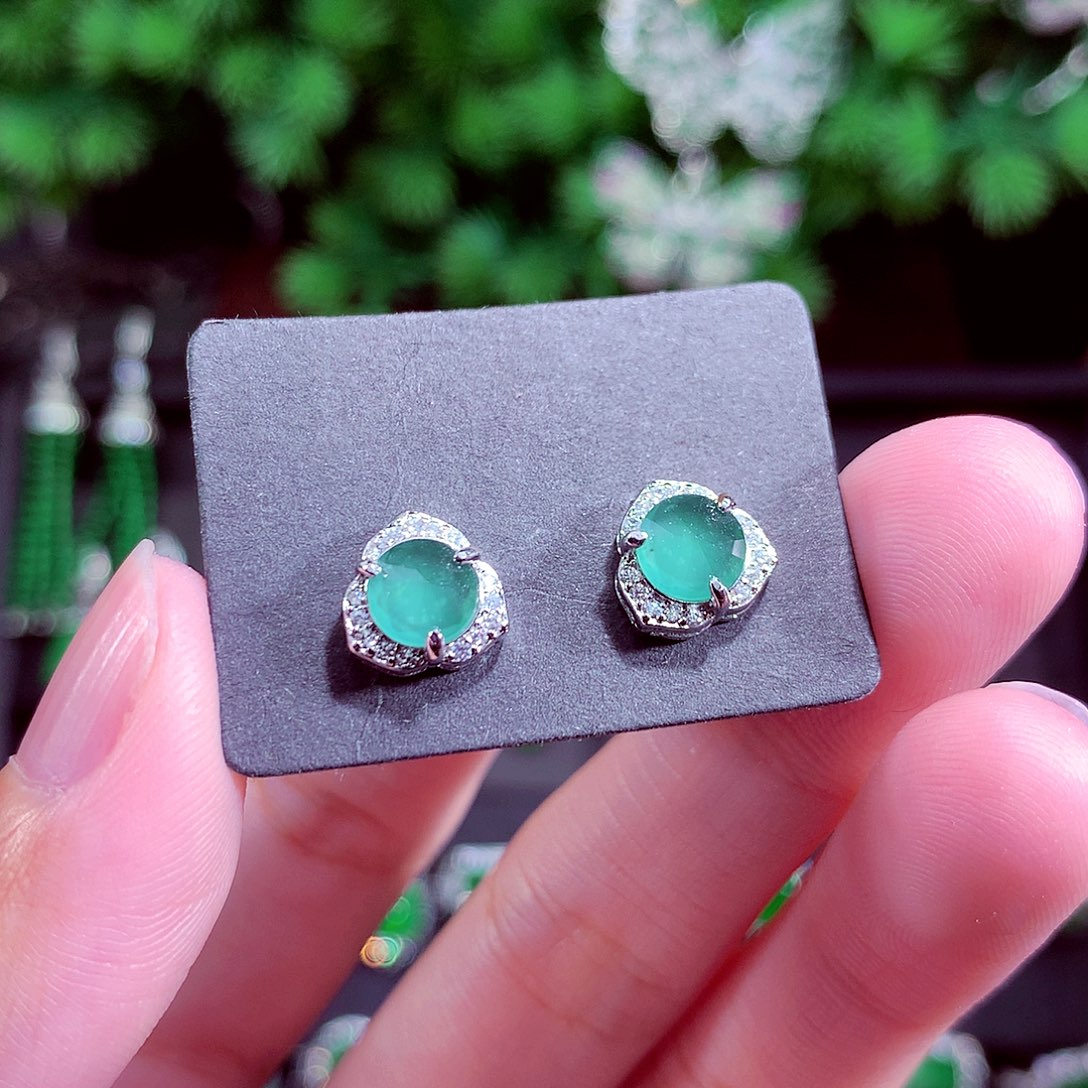 颈饰未镶嵌翡翠天然