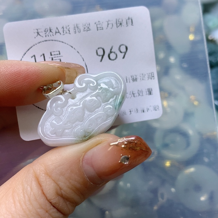 翡翠颈饰未镶嵌翡翠