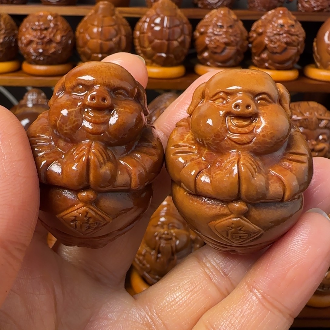 把件橄榄核发财猪手把件