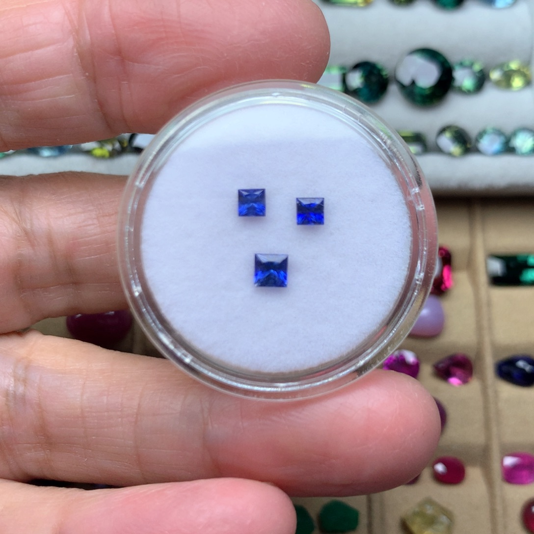 蓝宝石裸石未镶嵌