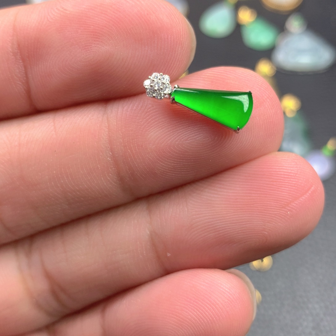 【闪购商品】颈饰18K金镶嵌翡翠翡翠