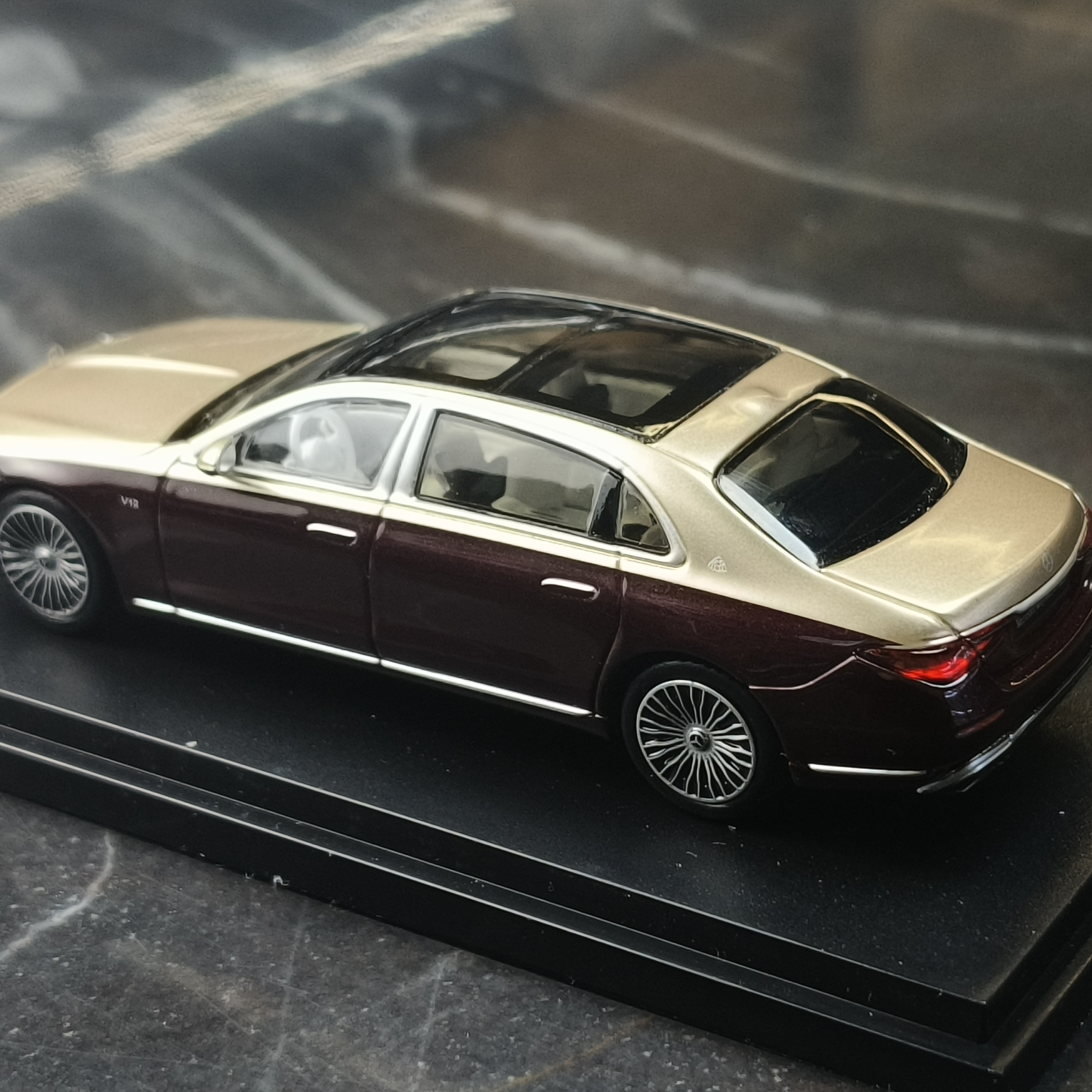 Almost Real AR 1/1奔驰 梅赛德斯-迈巴赫 S680 紫/金多辐条轮毂