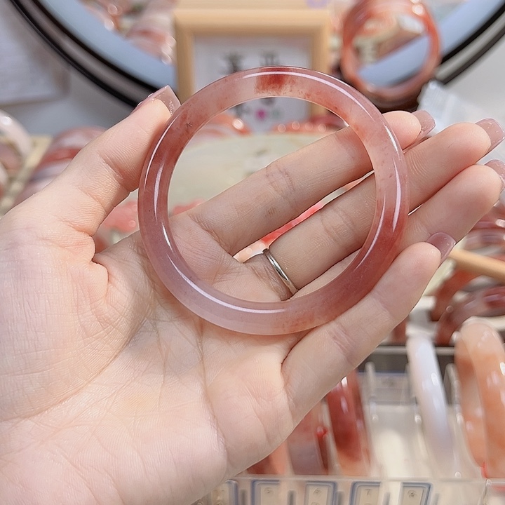 石英质玉手镯未镶嵌奶*?