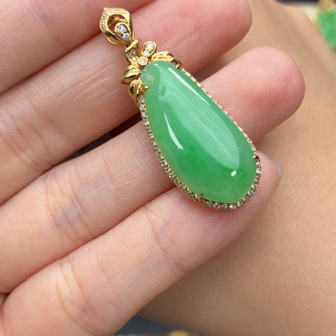 翡翠18K金镶嵌颈饰