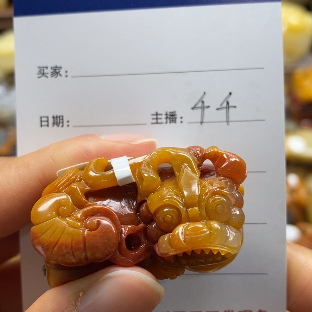 石英质玉（黄龙玉）颈饰未镶嵌