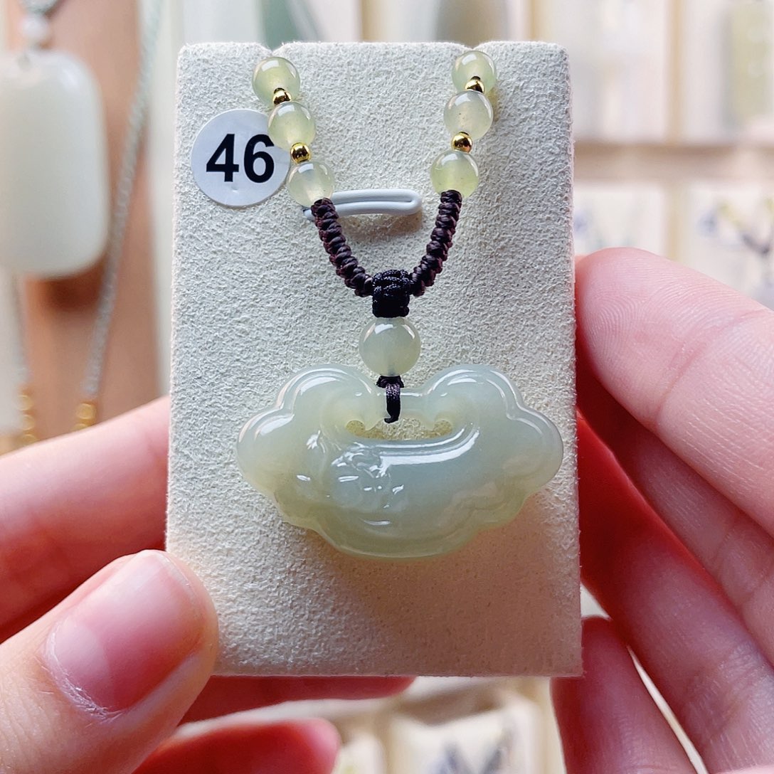 和田玉未镶嵌吊坠(赠链)