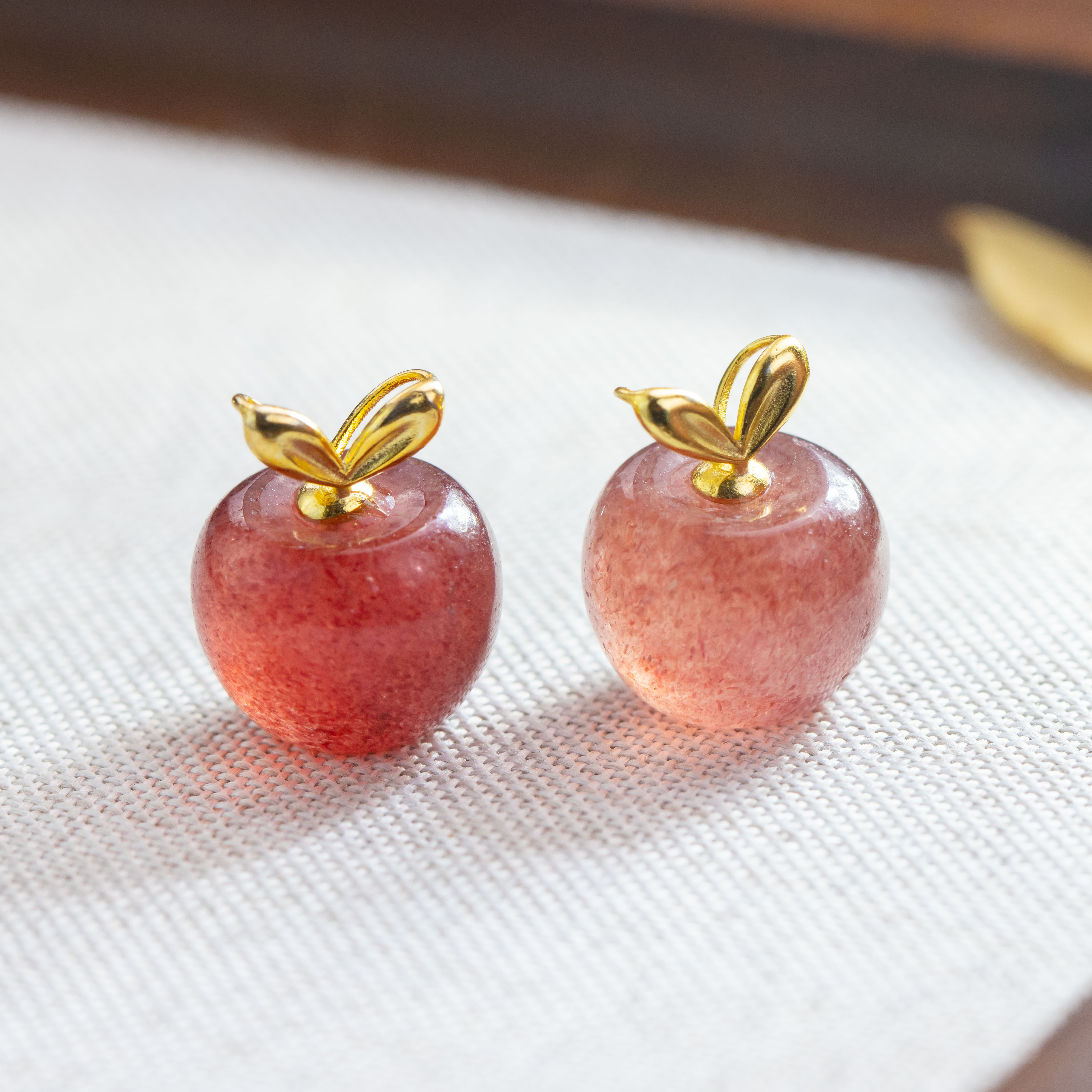 S925银镶嵌草莓晶小苹果简约百搭吊坠 不含链（多样性发货 发其一）