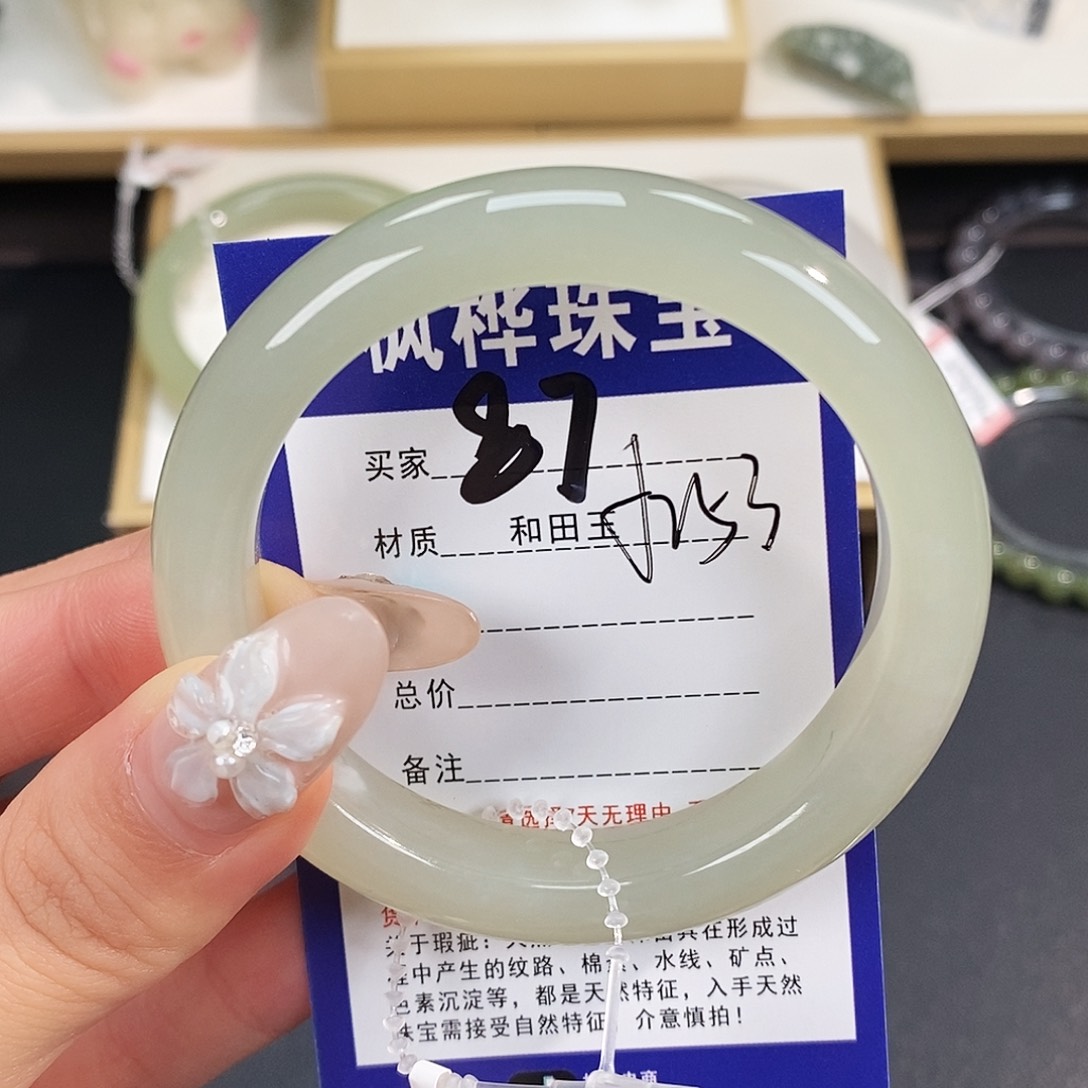 和田玉未镶嵌手镯