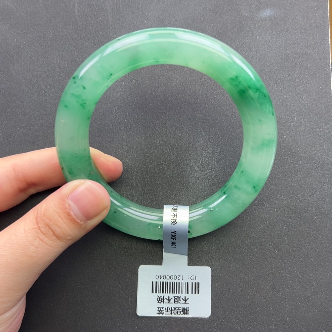 石英质玉未镶嵌手镯+59.5  胖圆 会会