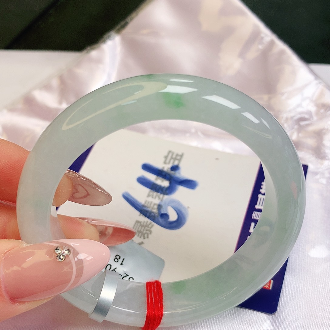 翡翠手镯未镶嵌如***般缅甸天然a货翡翠